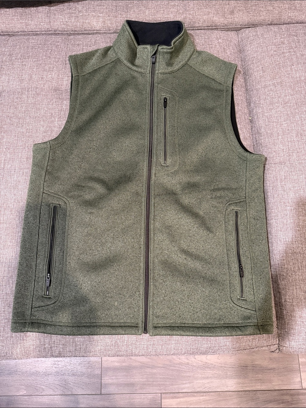 Vineyard Vines Olive Green Zip-Front Lightweight Vest